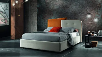 Letto in tessuto con testiera asimmetrica bicolore Dixon di MaxHome