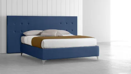 Letto Sommier 127 in tessuto con box contenitore e testiera boiserie a parete di Stilfar Italia