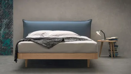 Letto in Rovere con testiera in tessuto imbottito Tender di Morassutti