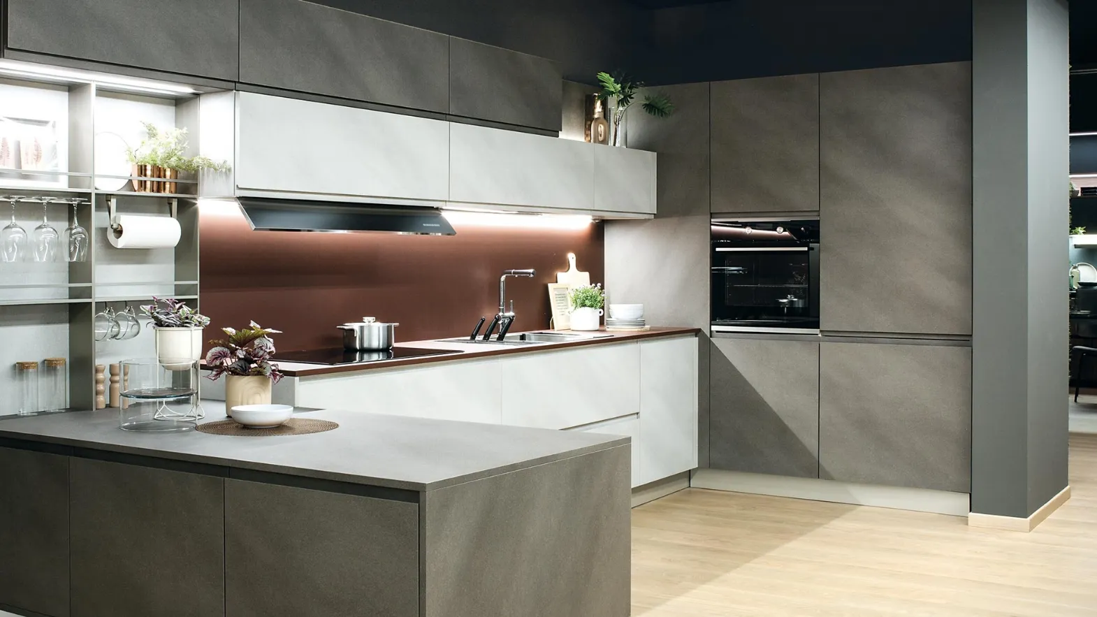 Cucina Moderna con penisola Luna finitura pietra chiara e pietra bronzo di Mobilturi