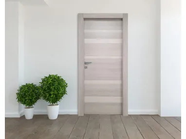 Porta per interni Magnifica Grey in laminato effetto legno e inserti in laccato opaco di Nusco